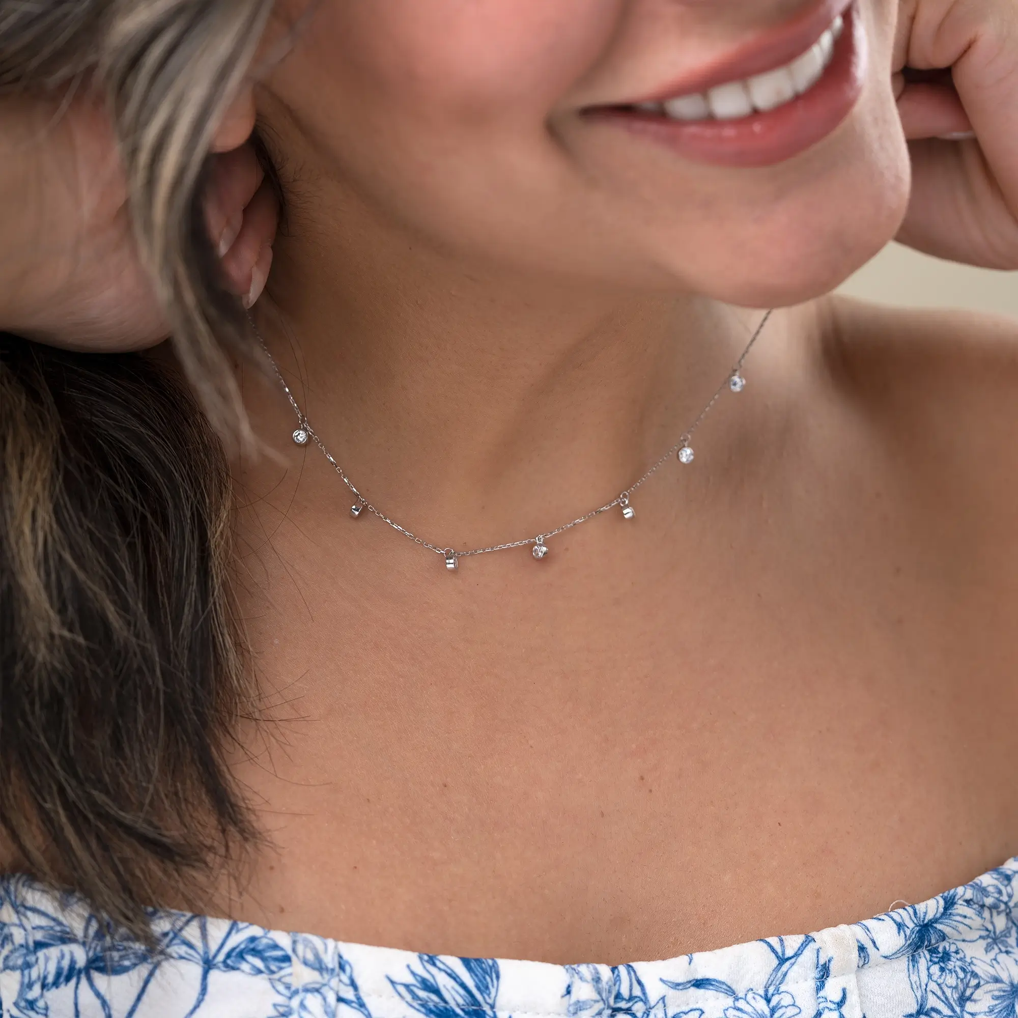 Dangling Diamond Necklace 10K White Gold 9
